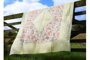 Vintage Cosy Quilt lime & Autumn chintz QD01